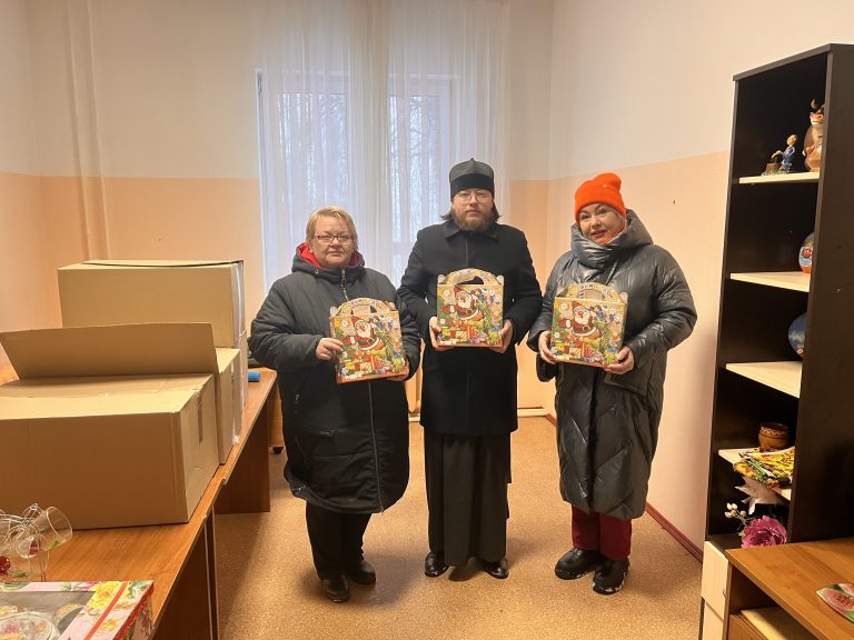 Спасо-Прилуцкий монастырь передал подарки для детей микрорайона Прилуки
