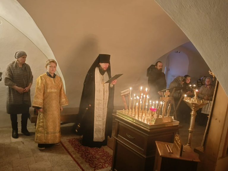 В Спасо-Прилуцком монастыре молитвенно почтили память безвинно убиенных насельников обители в годы смуты