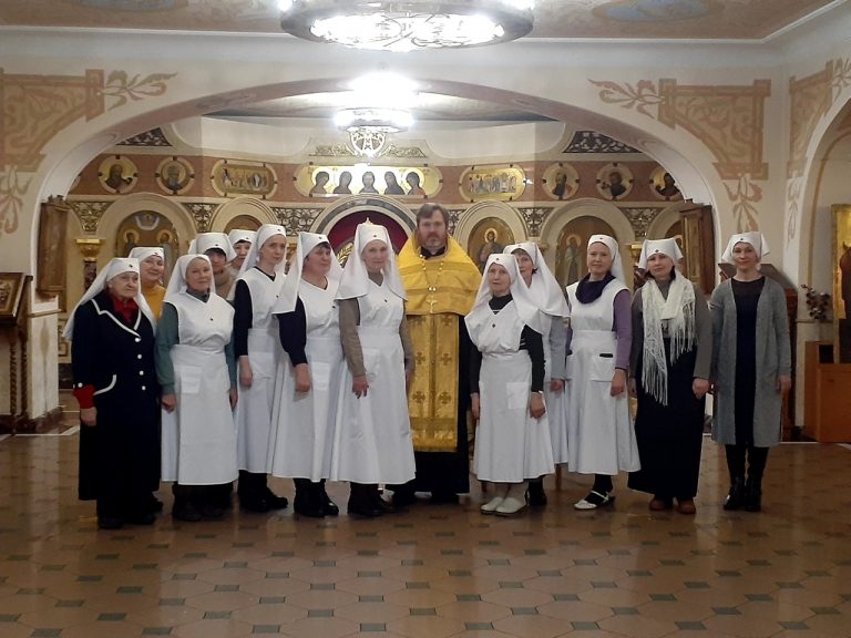В кафедральном соборе города Череповца состоялся чин посвящения в сестер милосердия