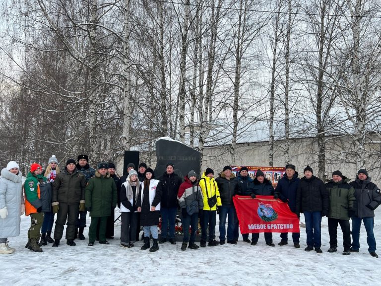 Благочинный Великоустюгского округа принял участие в митинге, посвященном памяти россиян, погибших на Северном Кавказе