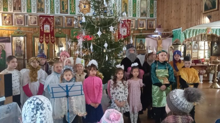 В приходе храма преподобного Сергия Шухтовского поселка Суда состоялся Рождественский праздник
