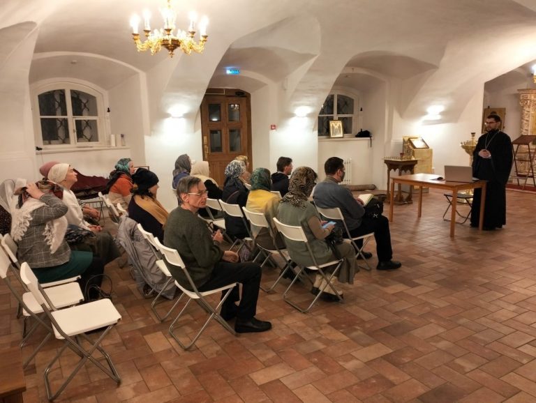 Просветительские встречи «В гостях у епископа» проходят в кафедральном соборе Вологды