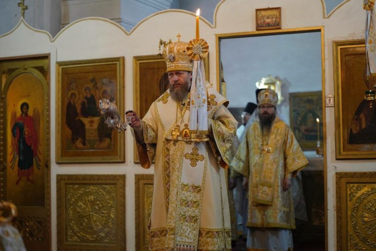 Митрополит Савва возглавил торжества по случаю 150-летия Сретенского храма города Вытегры