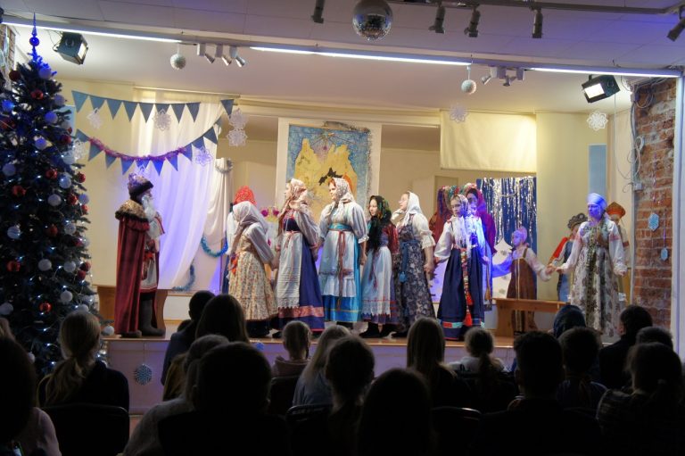 Рождество в Кириллове отметили праздничным спектаклем