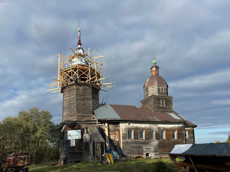 Активно происходит реставрация колокольни в деревне Чистый Дор
