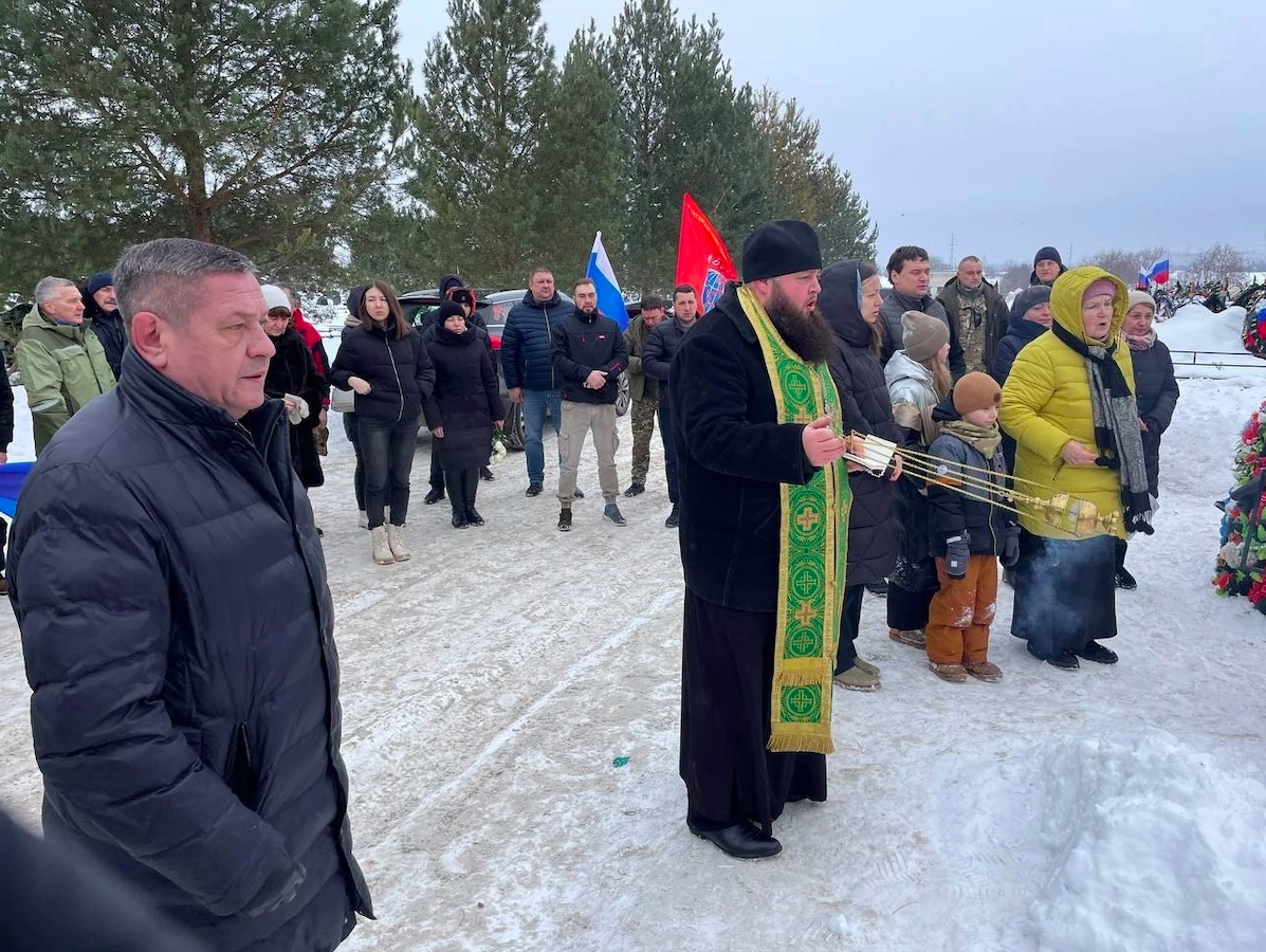 В День защитника Отечества на городском кладбище молитвенно почтили память  павших в зоне СВО | Официальный сайт Вологодской митрополии