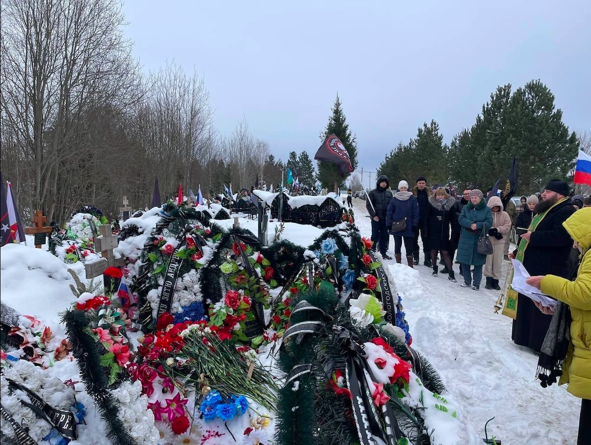 В День защитника Отечества на городском кладбище молитвенно почтили память  павших в зоне СВО | Официальный сайт Вологодской митрополии