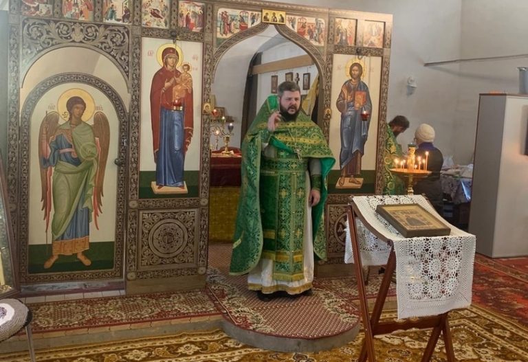 Престольный праздник встречают прихожане храма святителя Николая Чудотворца в деревне Лоптуново