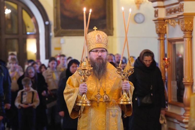 Епископ Игнатий совершил Литургию в Воскресенском соборе города Череповца