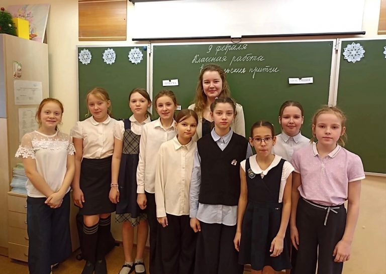 Выпускница женской гимназии провела занятие по Основам православия в родной школе