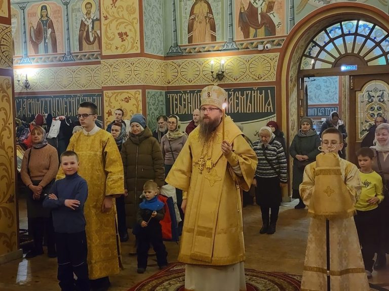 Епископ Игнатий в канун Недели о мытаре и фарисее совершил всенощное бдение в кафедральном соборе города Череповца