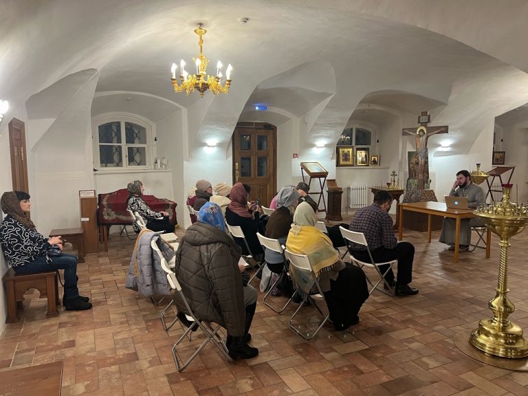 Просветительские встречи «В гостях у епископа» проходят в кафедральном соборе Вологды