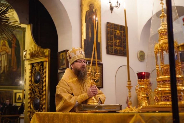 Епископ Игнатий совершил богослужение в Воскресенском соборе города Череповца