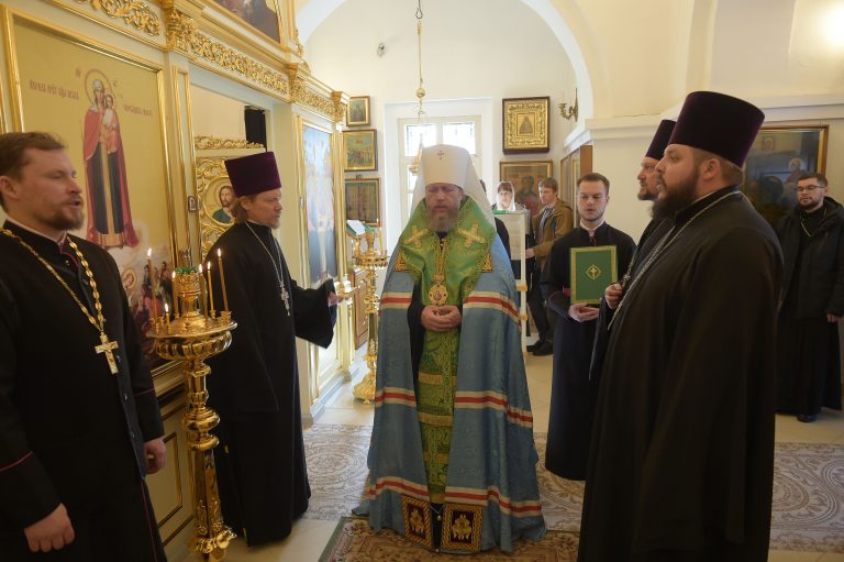 В день памяти преподобного Герасима Вологодского митрополит Савва совершил молебен у раки святого