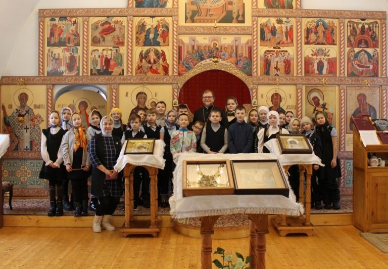 Храм Леонтия Ростовского в Великом Устюге посетили школьники