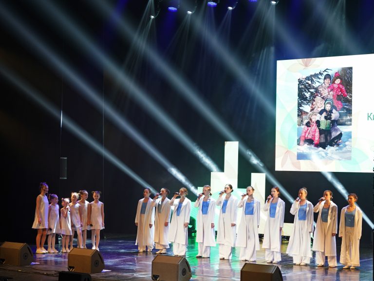 Вокально-хоровой ансамбль «Истоки» принял участие в областном праздничном концерте