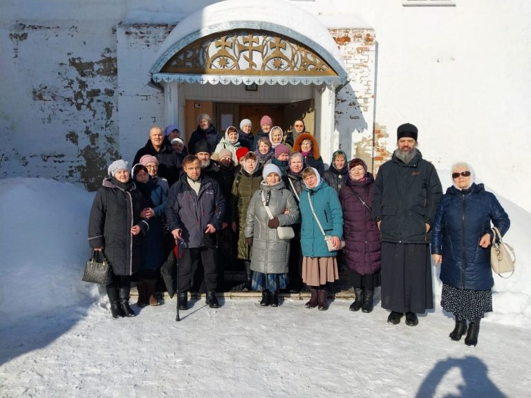 Паломники из Верховажья посетили Павло-Обнорский монастырь