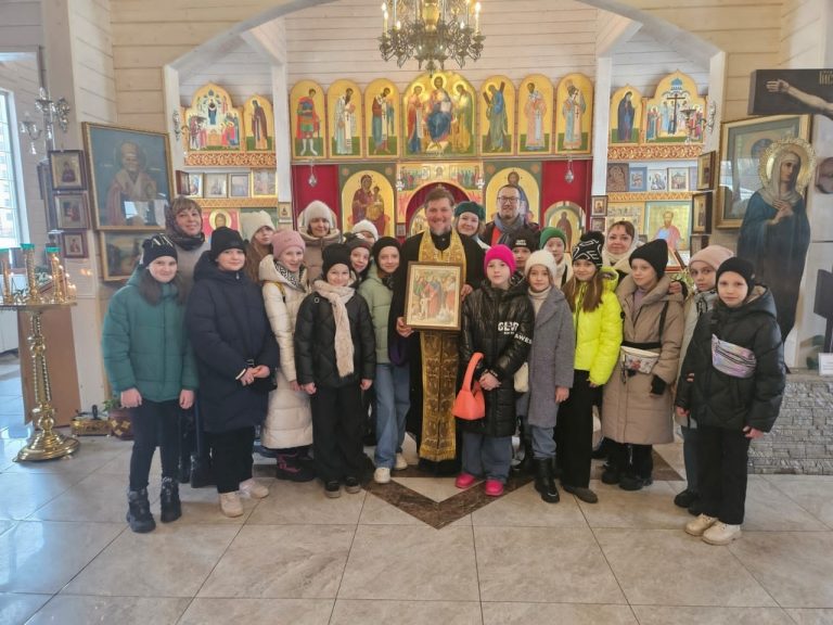 Обучающиеся женской гуманитарной гимназии посетили приход храма преподобного Сергия Радонежского города Череповца