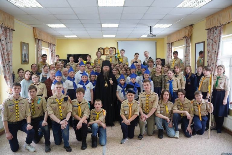 Воспитанники воскресной школы Успенского прихода города Белозерска посетили Череповец