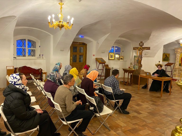 Продолжаются занятия духовно-просветительского центра при Воскресенском кафедральном соборе