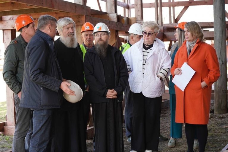 В селе Нелазское состоялась рабочая встреча, посвящённая реставрации церкви Успения Божией Матери