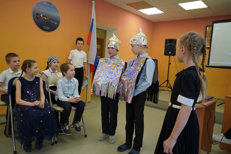 Воспитанники Центра «Синергия» представили детские проекты, посвящённые Дню космонавтики