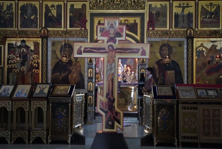 Епископ Игнатий совершил третью пассию в храме Рождества Христова города Череповца