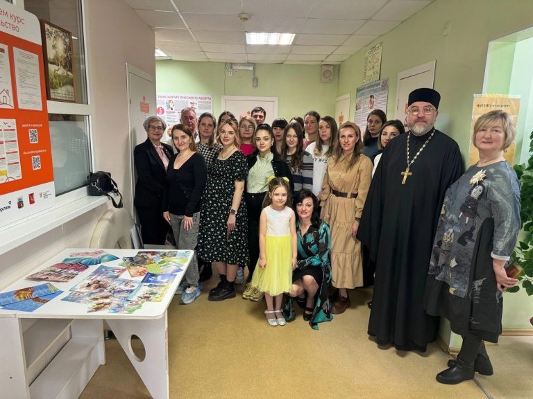 Представители Череповецкой епархии поздравили будущих мам со Всероссийским днём беременных