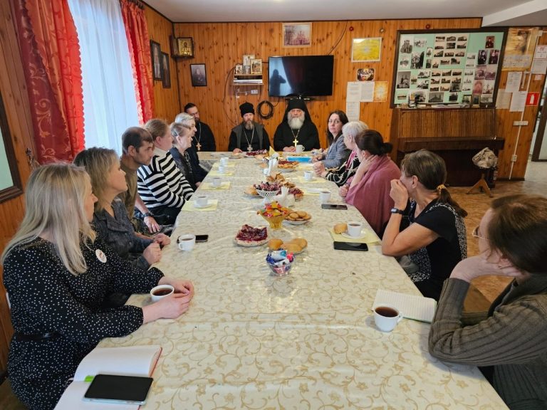 Сотрудники епархиального Координационного совета провели в городе Устюжна семинар для специалистов, работающих с семьями мобилизованных