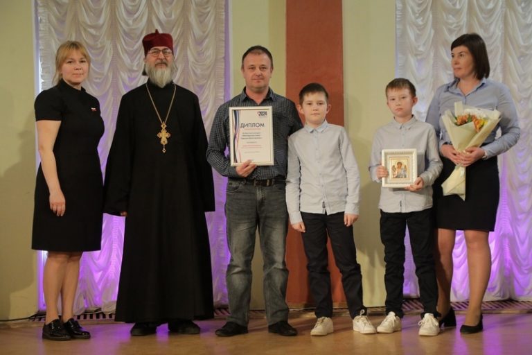 В Вологде наградили победителей конкурса «Многодетная семья — будущее Вологодчины»