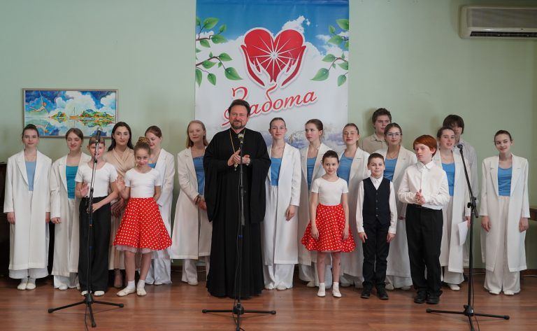 В Культурно-досуговом центре «Забота» состоялся Пасхальный концерт вокально-хорового ансамбля «Истоки»