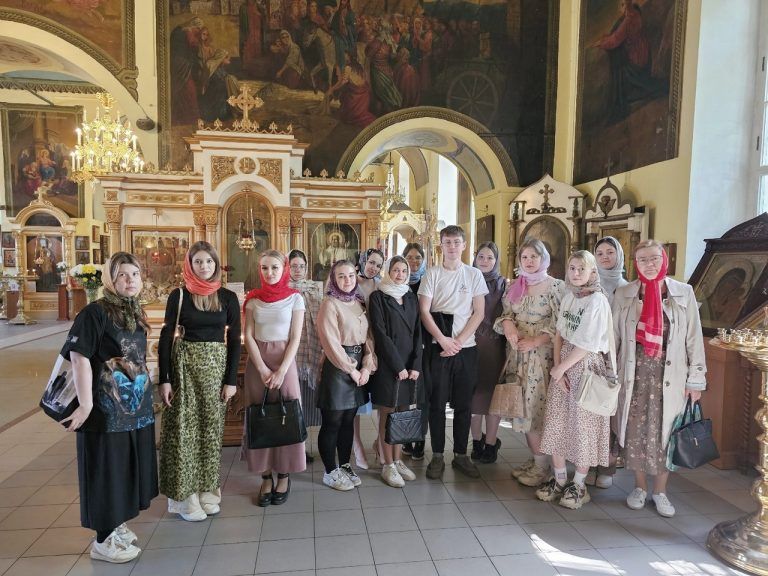 Для студентов Череповецкого университета в Воскресенском соборе проведена экскурсия