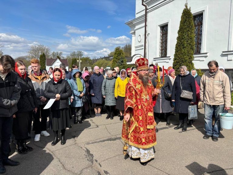 Епископ Игнатий в среду Светлой седмицы совершил Литургию в Христорождественском храме Череповца