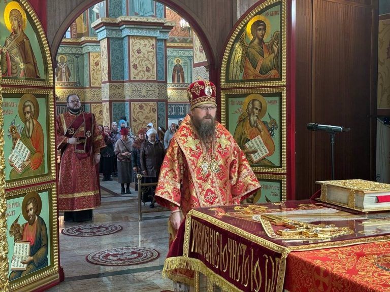 В день Радоницы епископ Игнатий совершил богослужение в кафедральном соборе Череповца