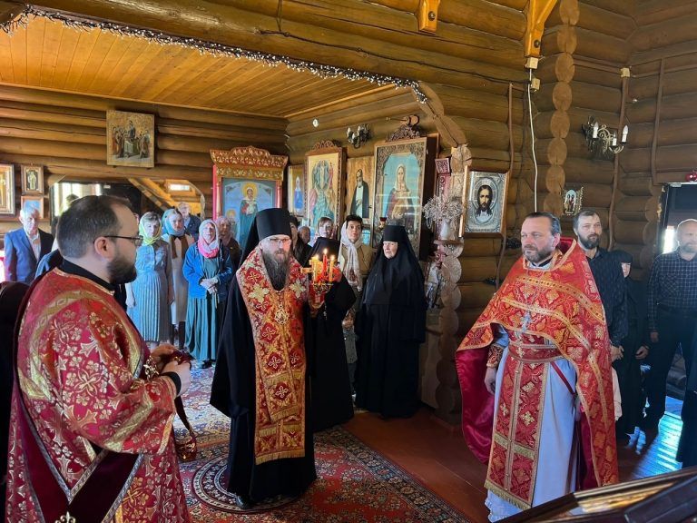В праздник святых жён-мироносиц епископ Игнатий возглавил богослужение в Новолеушинской обители