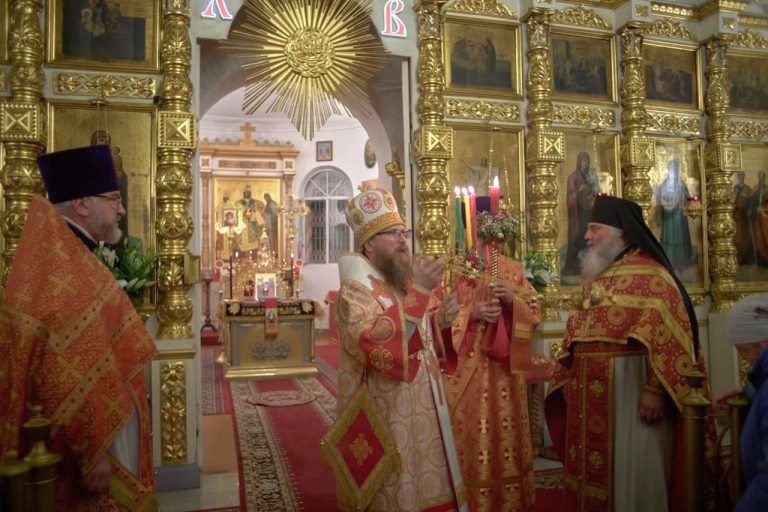 Епископ Игнатий возглавил Пасхальные торжества в Череповце