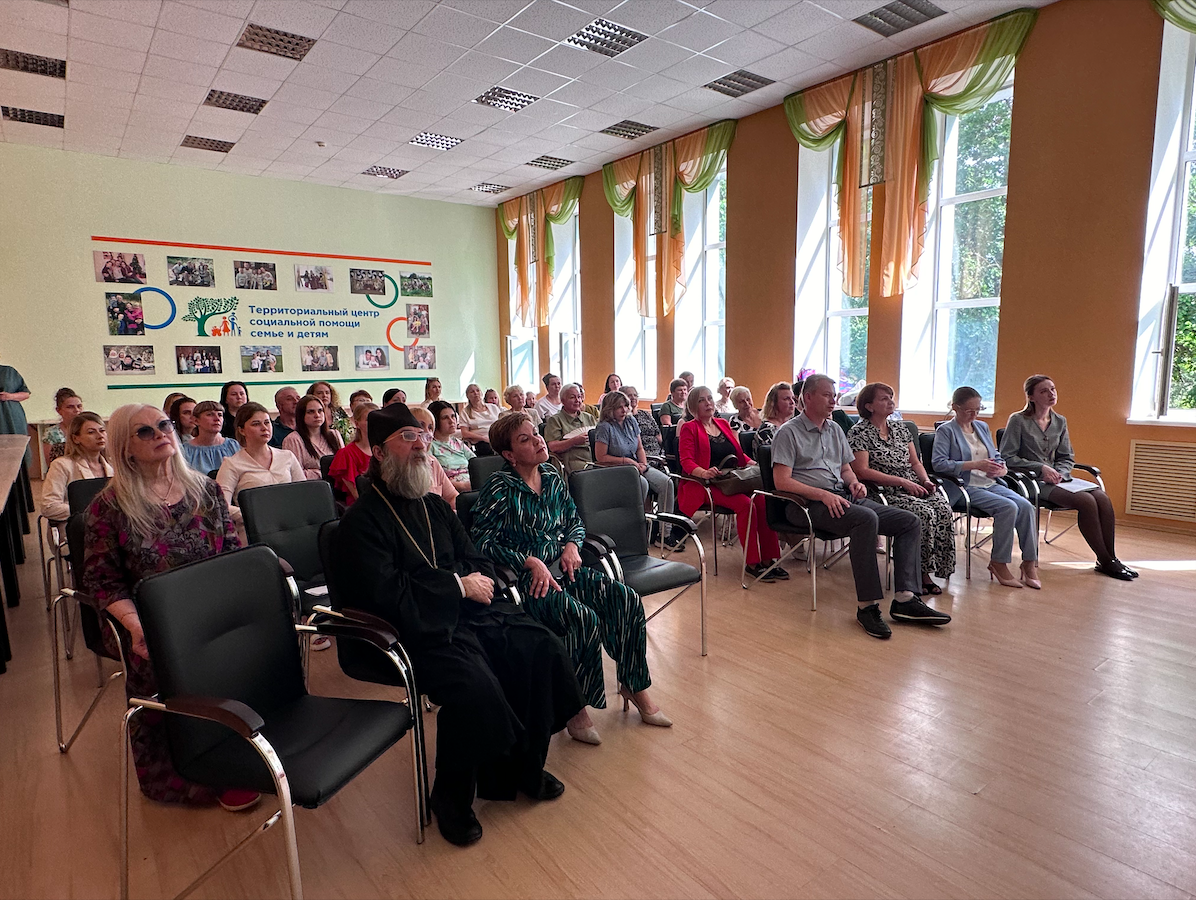 Руководитель Социального отдела Вологодской епархии поздравил руководство  Территориального центра социальной помощи семье и детям с профессиональным  праздником | 12.06.2024 | Вологда - БезФормата