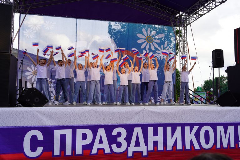 В областной столице состоялся семейный фестиваль «Дружная семья – сильная Россия»