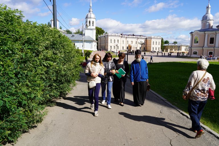 В Кремлёвском парке состоялась рабочая встреча оргкомитета городского конкурса «Фестиваль колясок-2024»