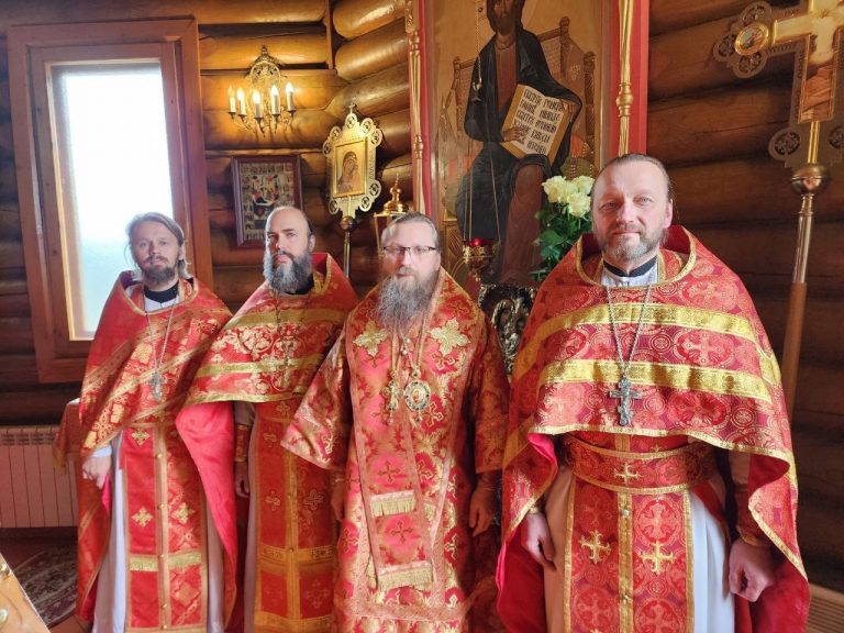 Епископ Игнатий совершил богослужение в храме Рождества Иоанна Предтечи Новолеушинского женского монастыря