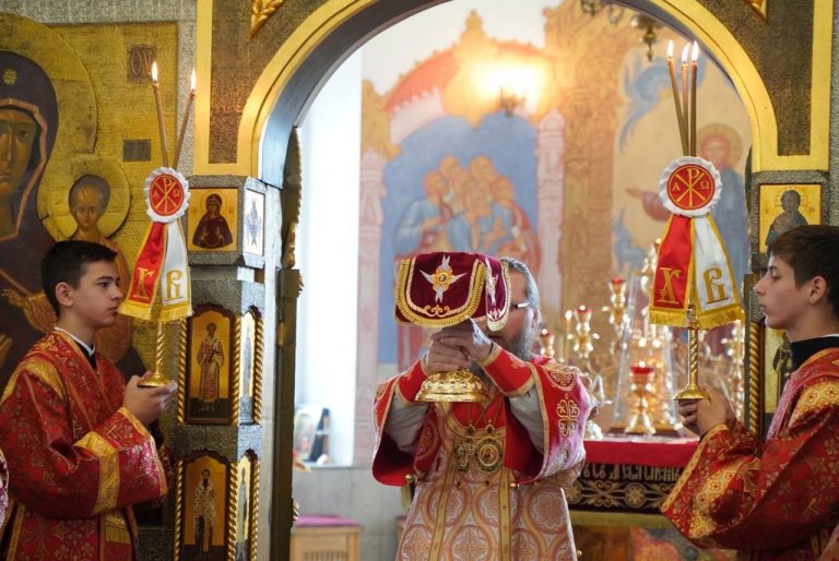 В отдание праздника Пасхи епископ Игнатий совершил богослужение в храме Рождества Христова города Череповца