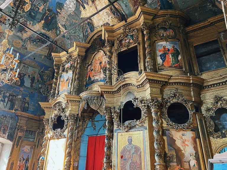 К престольному празднику фонд подарил Димитриевскому храму Вологды иконы для главного иконостаса