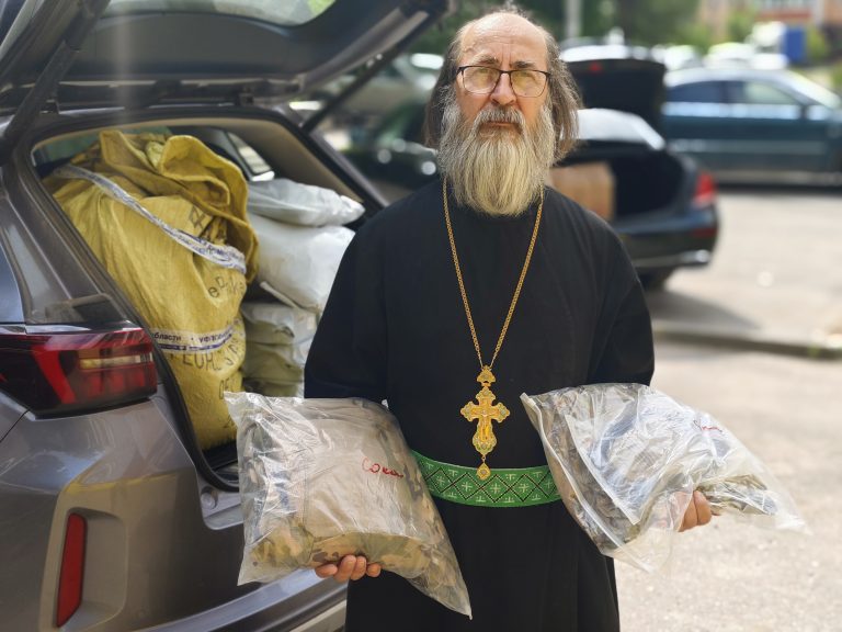 Очередная партия гуманитарной помощи от Вологодской епархии отправлена бойцам СВО