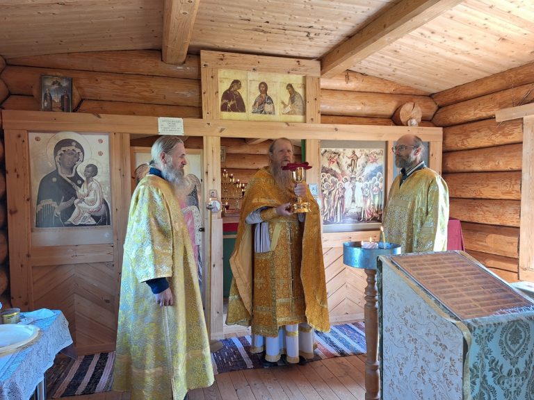 в Спасо-Евфимиевом монастыре паломники молились за Божественной литургией