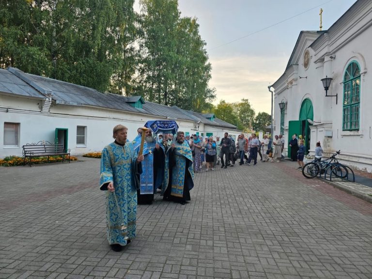 Епископ Игнатий совершил чин Погребения Пресвятой Богородицы