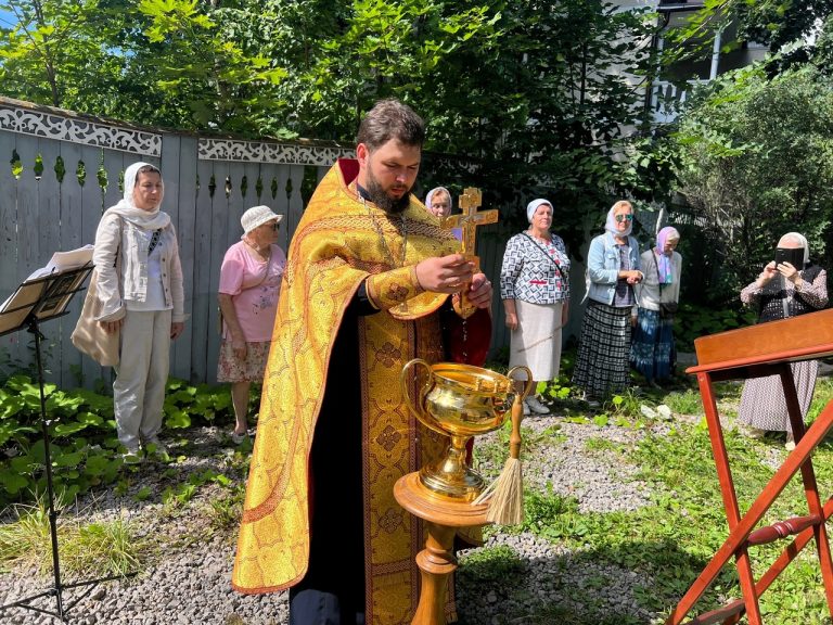 В день памяти пророка Илии состоялся молебен у Ильинского храма в центре Вологды