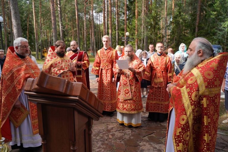 В храме великомученика Пантелеимона при базе отдыха «Сосновка» отметили престольный праздник