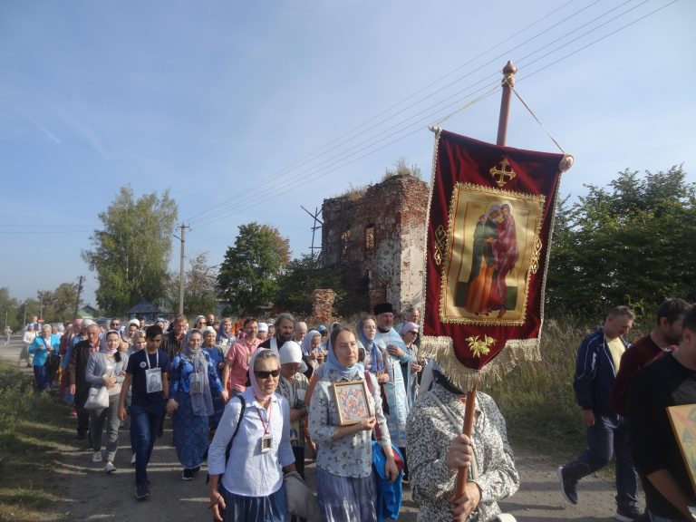 В Череповецкой епархии состоялся традиционный Парфёновский крестный ход