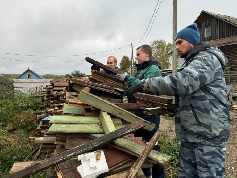 Молодёжь Череповца совершила трудническую поездку в женский монастырь