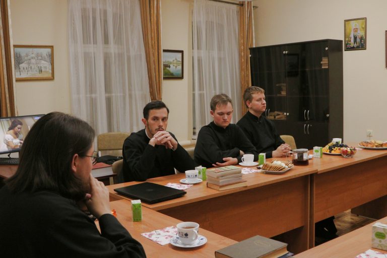 В духовной школе состоялась первая в новом учебном году встреча Литературного клуба